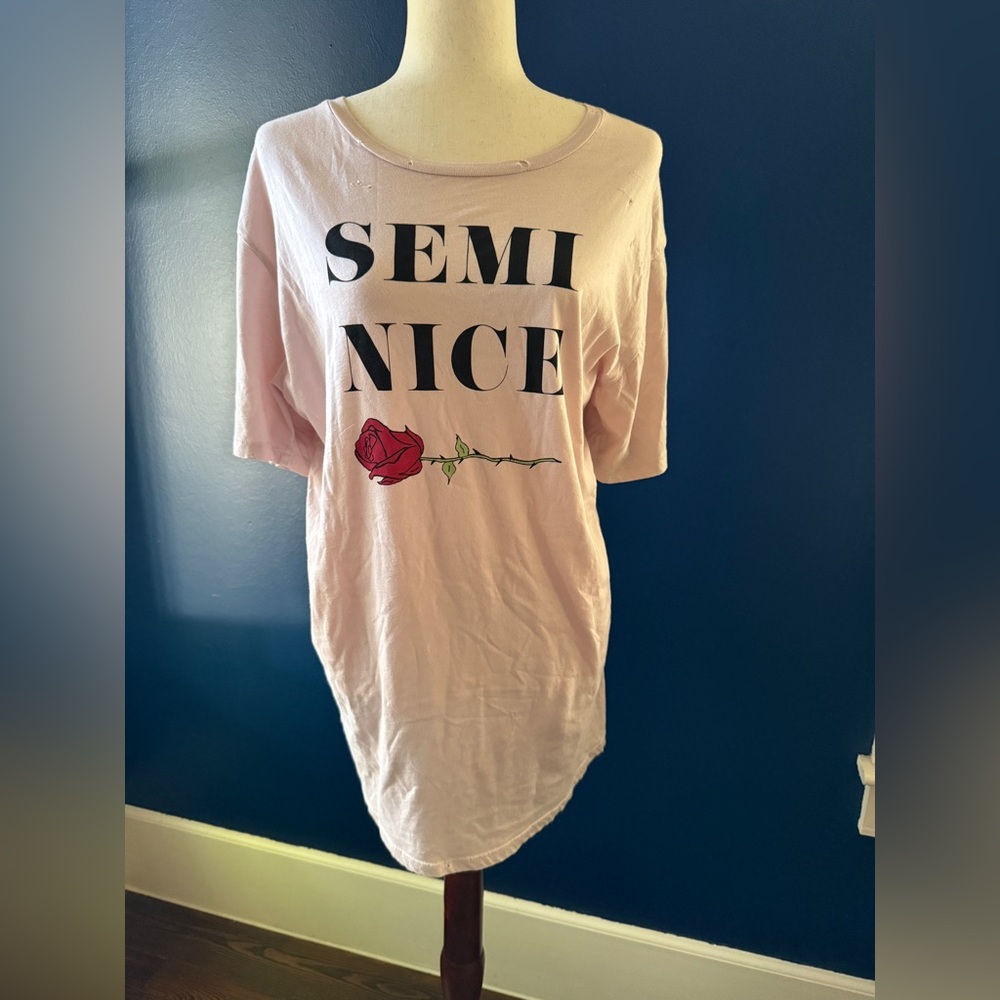 Hips and Hair Tee Distressed Sz XL